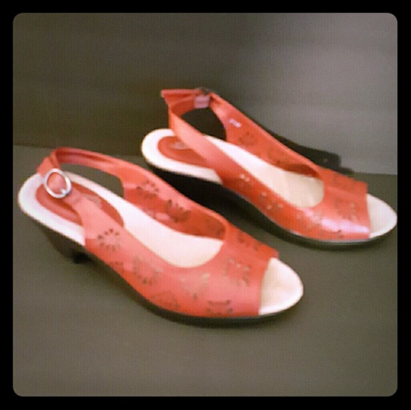 Easy Street Comfort Wave Red Sandals size 6.5 - Picture 3 of 8